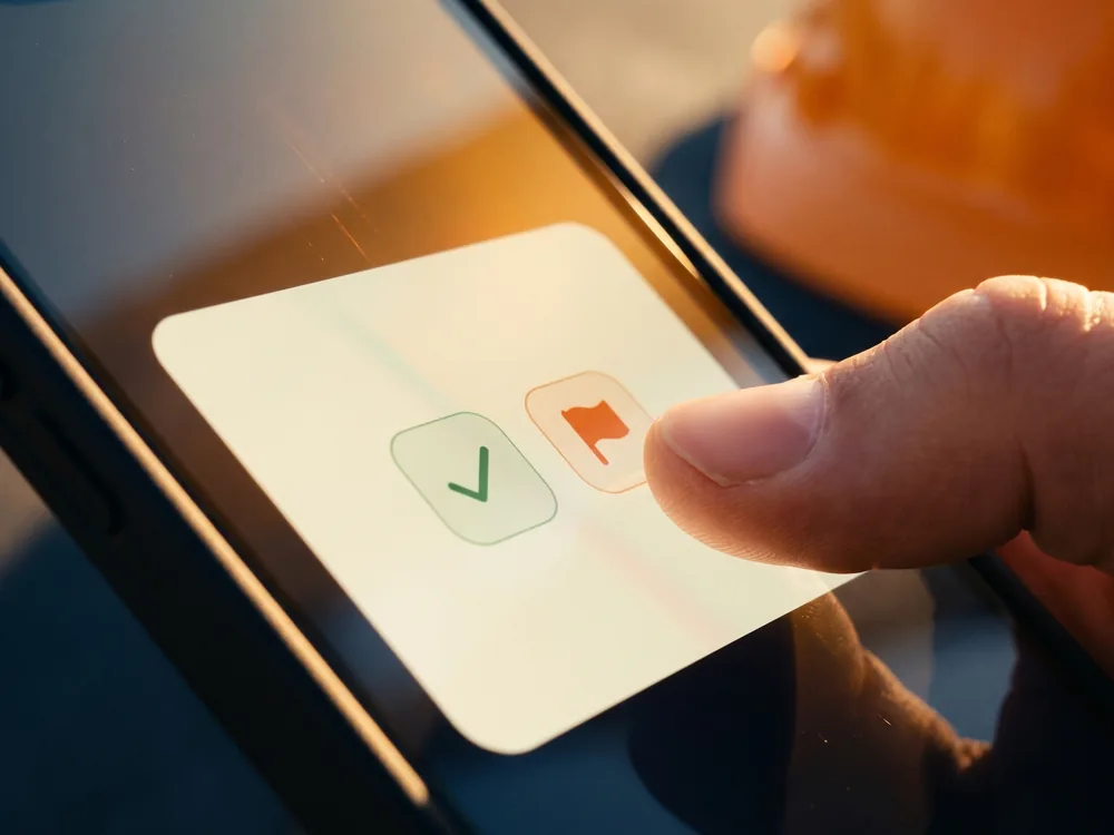 Flagging a flashcard as known or new in the License Ladder app